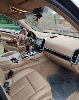 Porsche Cayenne cena 62000 przebieg: 283000, rok produkcji 2011 z Warszawa małe 121